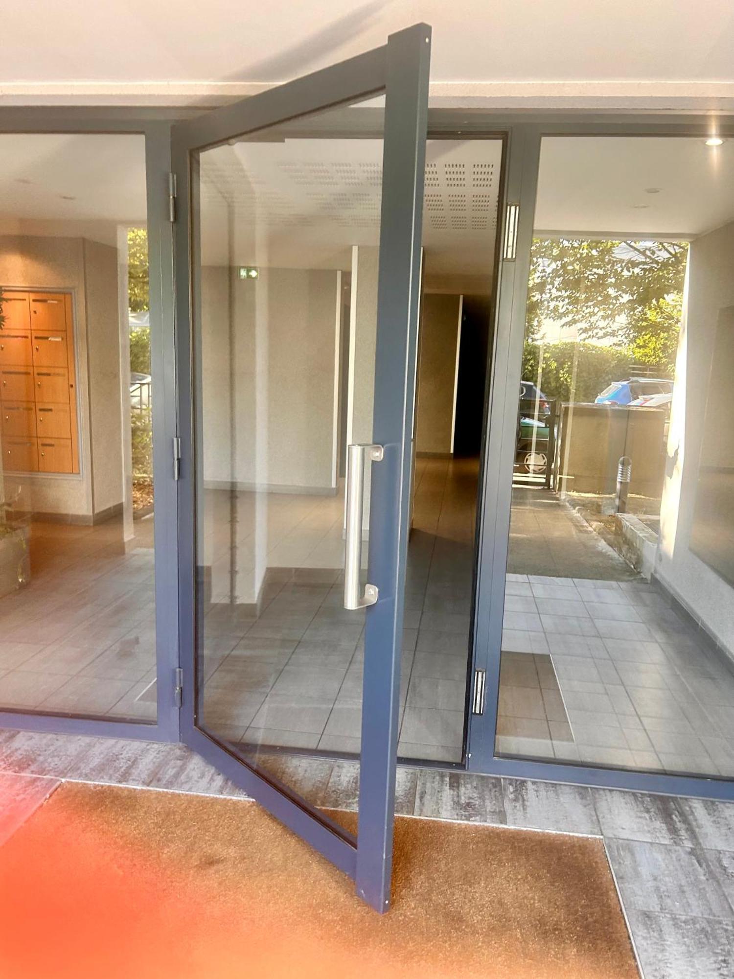 Chambre Prive Classe Вильорбан Екстериор снимка