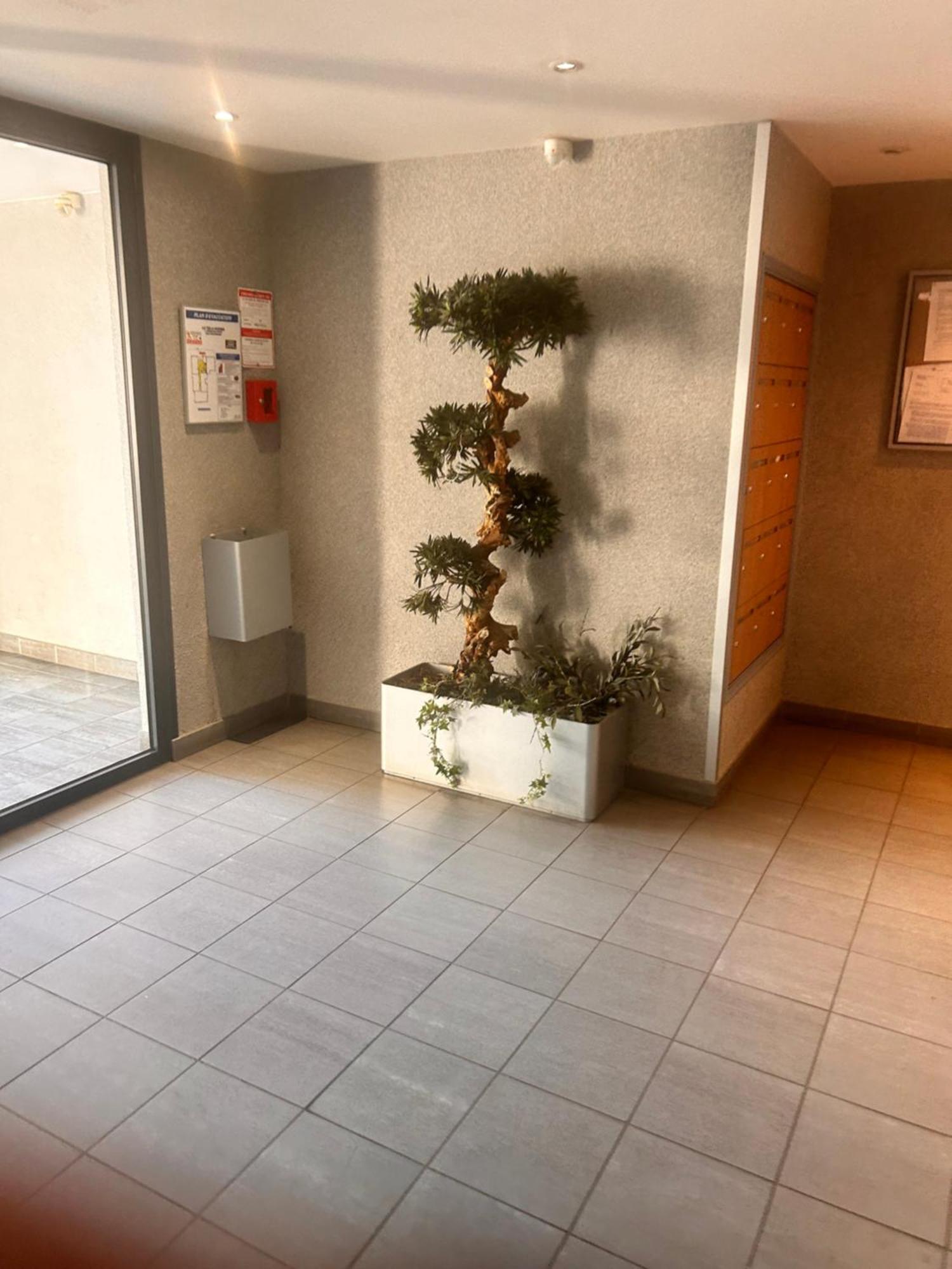 Chambre Prive Classe Вильорбан Екстериор снимка